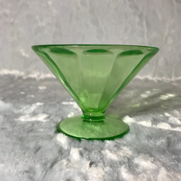 Vaseline Uranium Federal Glass teardrop Swirl Dessert Cup #61 - Picture 7 of 9